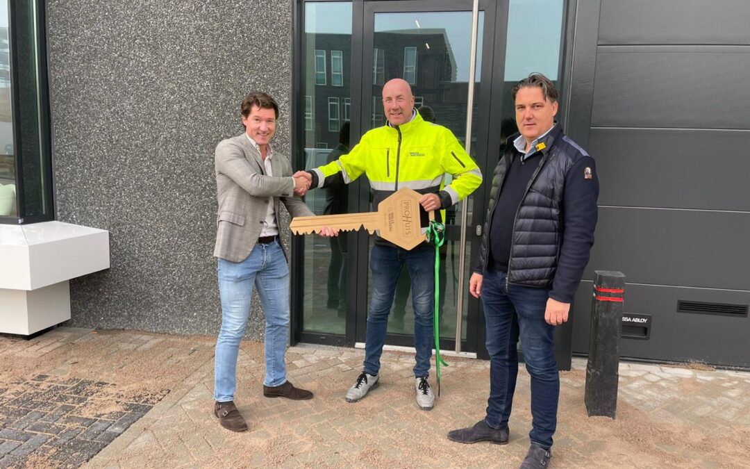 Proptimize receives the key to the new complex on the Drachmeweg in Nieuw-Vennep